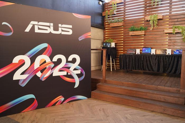 נפרדים מהשנה ביחד – ASUS